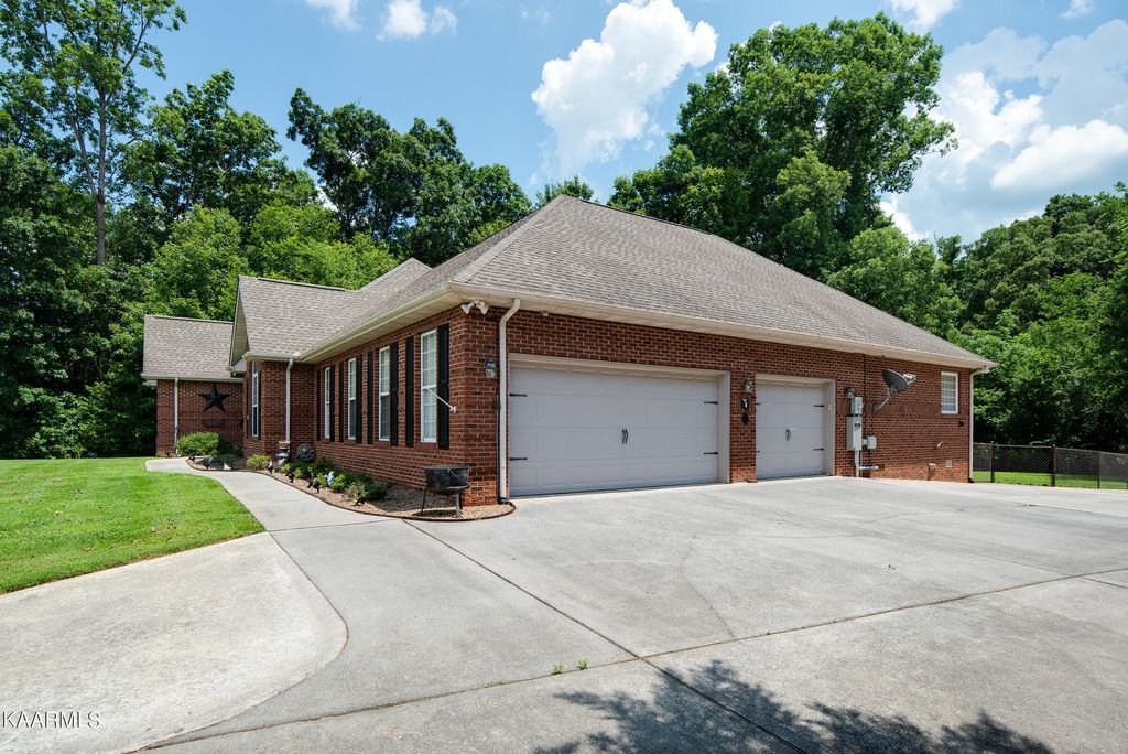 Photo of 749 Majestic Mountains Blvd, Walland, TN 37886 (MLS # 1234120)