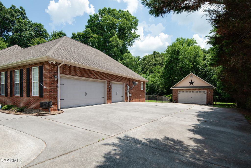 Photo of 749 Majestic Mountains Blvd, Walland, TN 37886 (MLS # 1234120)