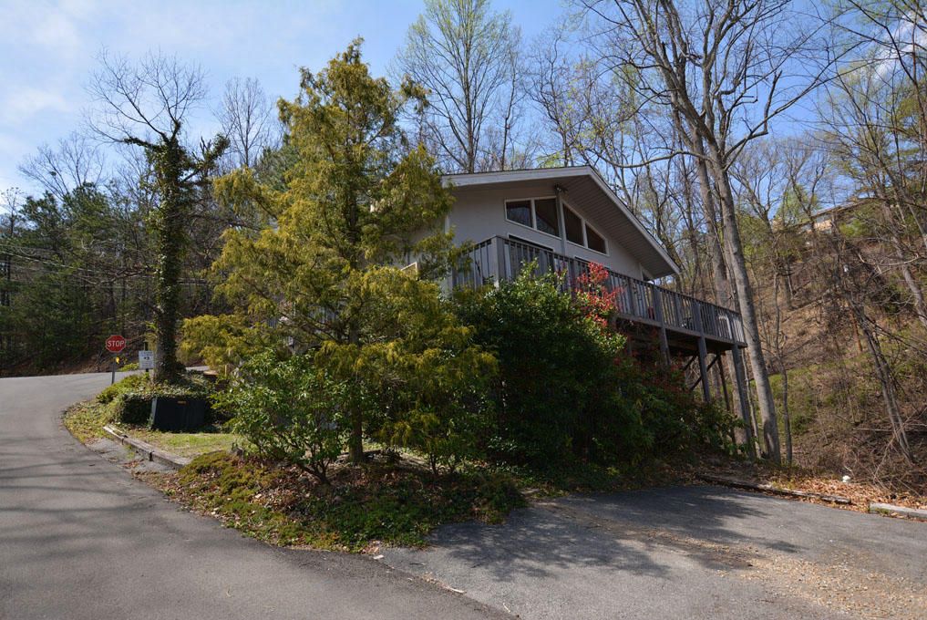 Photo 1 of 35 — 1103 Alpenrose Rd, Gatlinburg, TN 37738