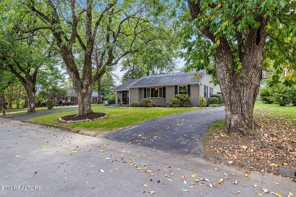 Photo of 1613 Huxley St, Alcoa, TN 37701 (MLS # 1278521)