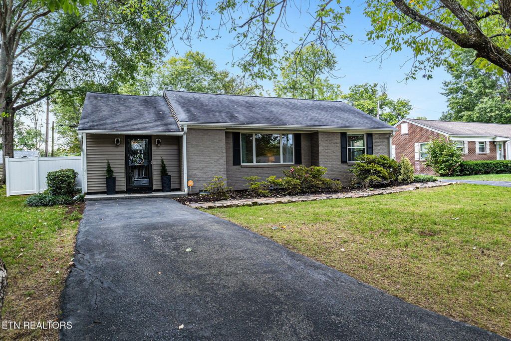 Photo of 1613 Huxley St, Alcoa, TN 37701 (MLS # 1278521)