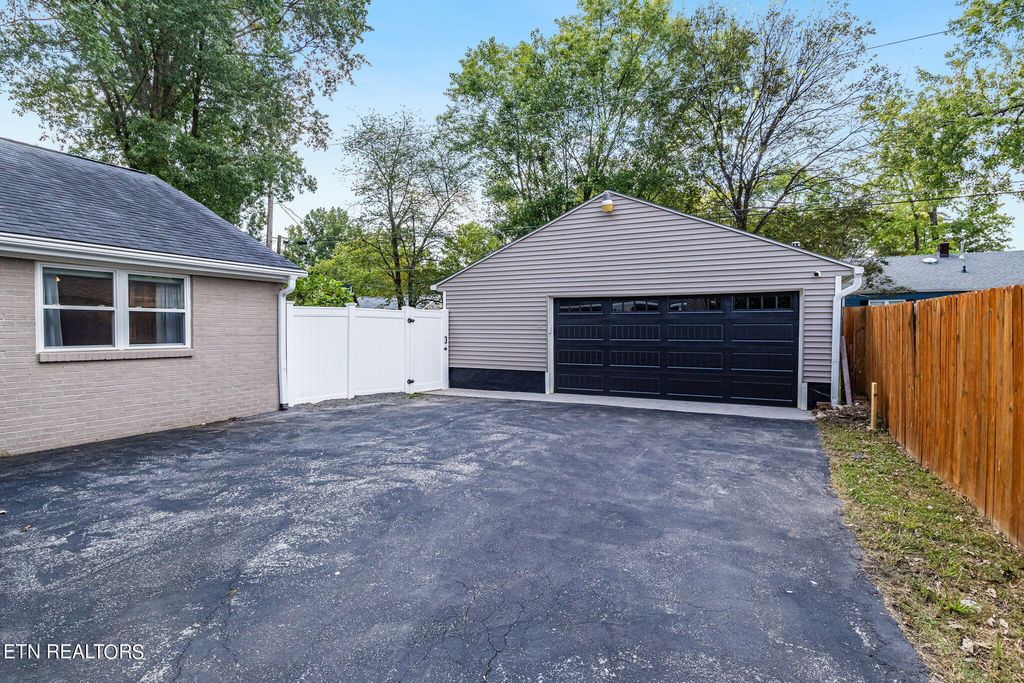 Photo of 1613 Huxley St, Alcoa, TN 37701 (MLS # 1278521)