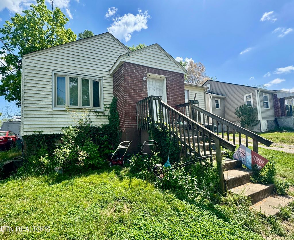 Photo of 1840 Buford St, Knoxville, TN 37920 (MLS # 1338226)