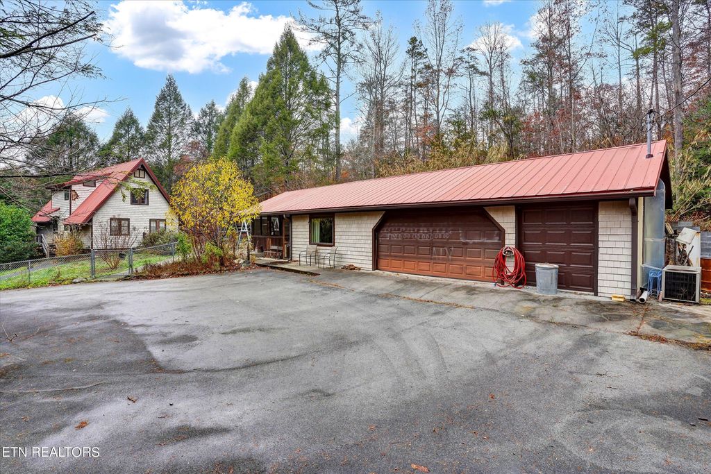 Photo of 338 Old Cades Cove Rd, Townsend, TN 37882 (MLS # 1241551)