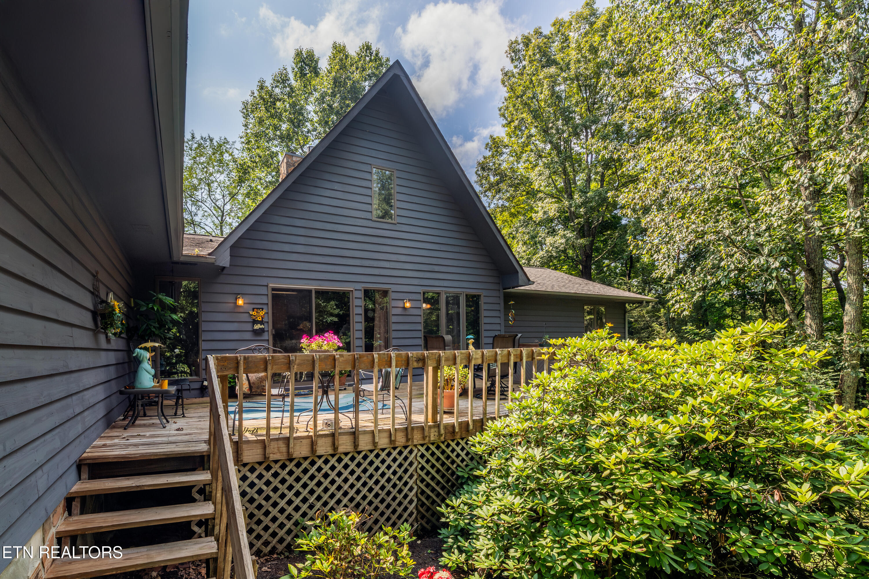 128 W Hills Court