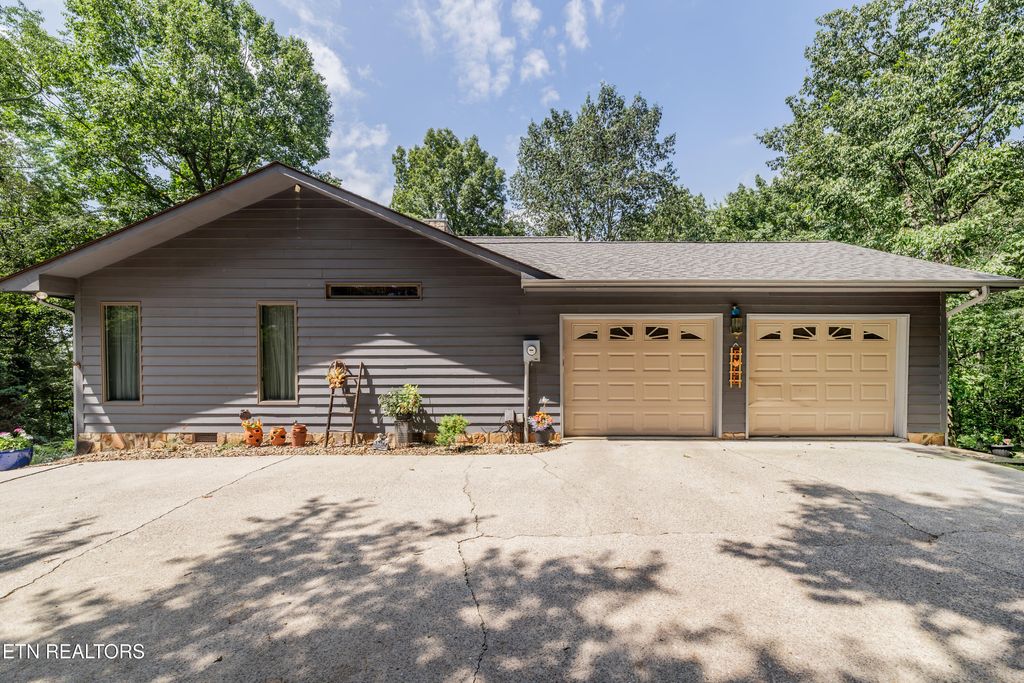 Photo of 128 W Hills Court, Harriman, TN 37748 (MLS # 1313537)