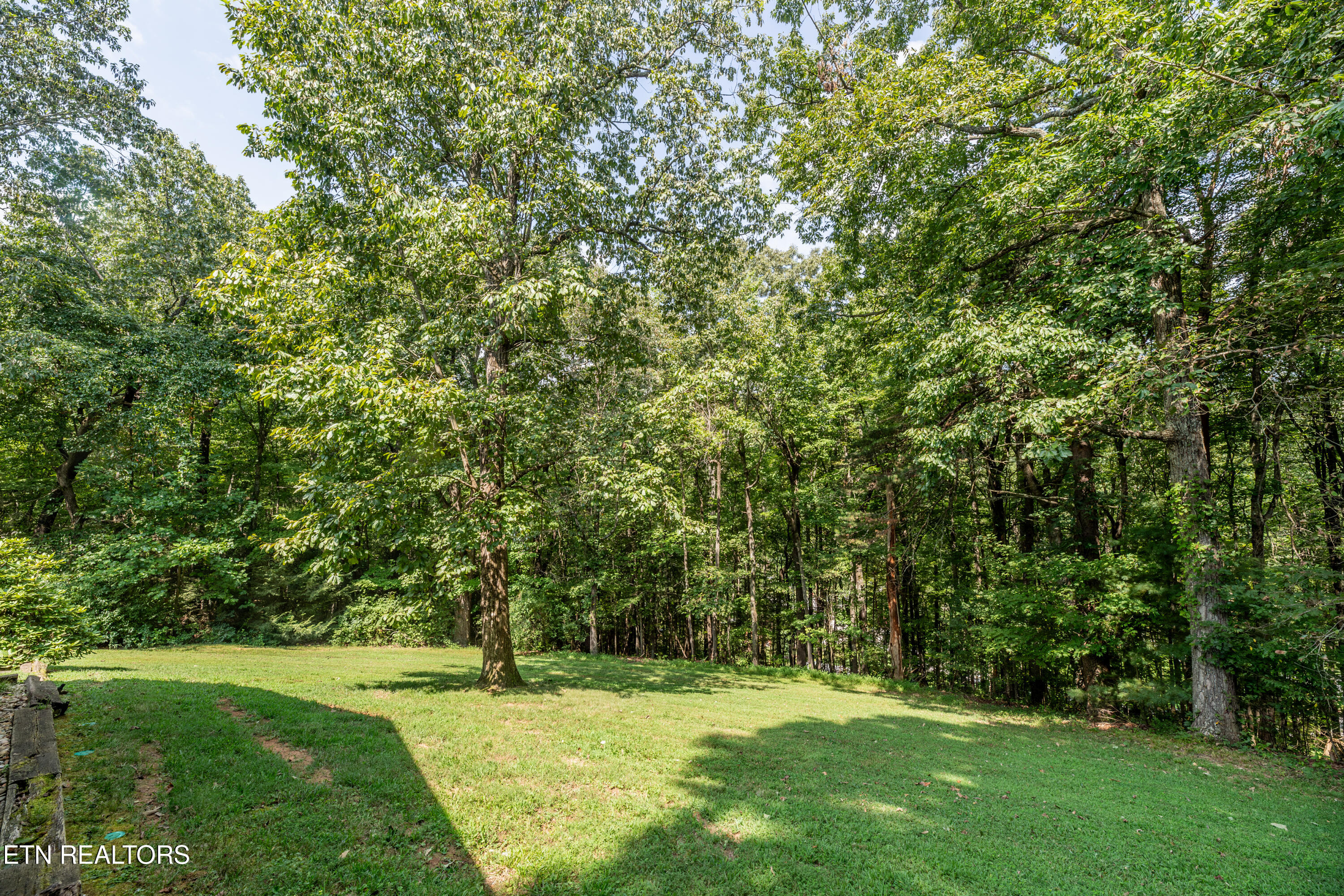 128 W Hills Court
