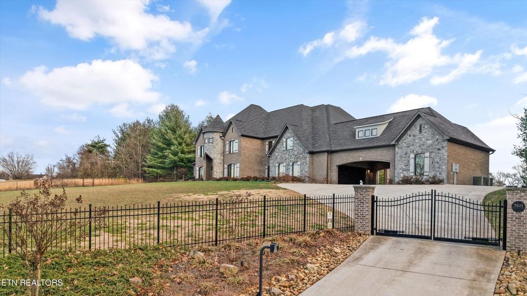 Photo of 3521 Big Springs Rd, Maryville, TN 37801 (MLS # 1327786)