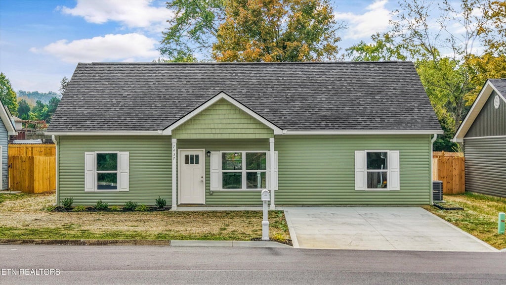 Photo of 7437 Cascade Meadows Way, Knoxville, TN 37918 (MLS # 1359908)
