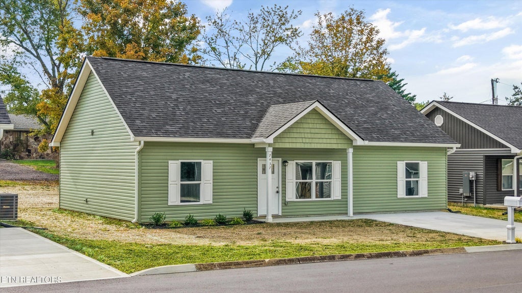Photo of 7437 Cascade Meadows Way, Knoxville, TN 37918 (MLS # 1359908)