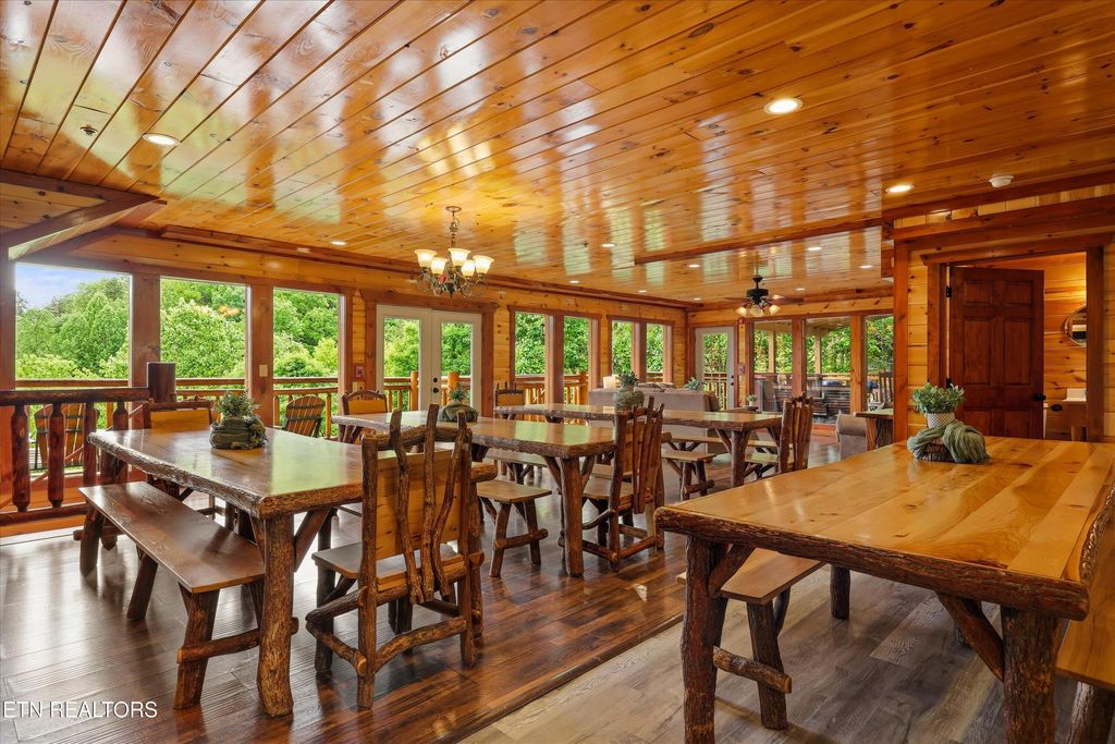 Photo of 1935 Blackthorn Tr, Sevierville, TN 37876 (MLS # 1338994)