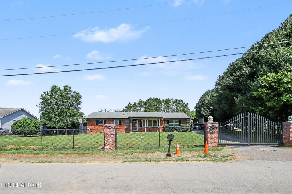 Photo of 912 Royal Ave, Seymour, TN 37865 (MLS # 1356716)