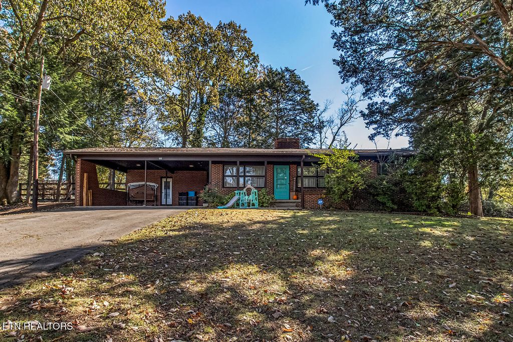 Photo of 410 Douglas Lane, Clinton, TN 37716 (MLS # 1321029)