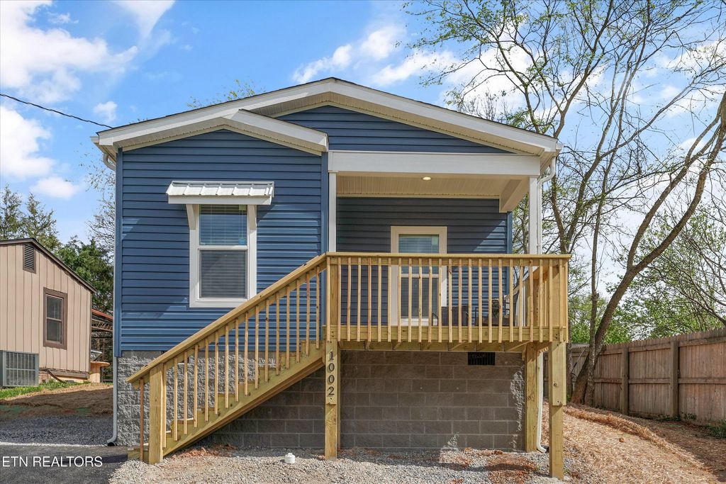 Photo of 1002 Mynders Ave, Maryville, TN 37801 (MLS # 1335106)