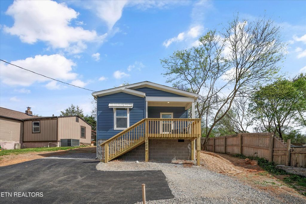 Photo of 1002 Mynders Ave, Maryville, TN 37801 (MLS # 1335106)