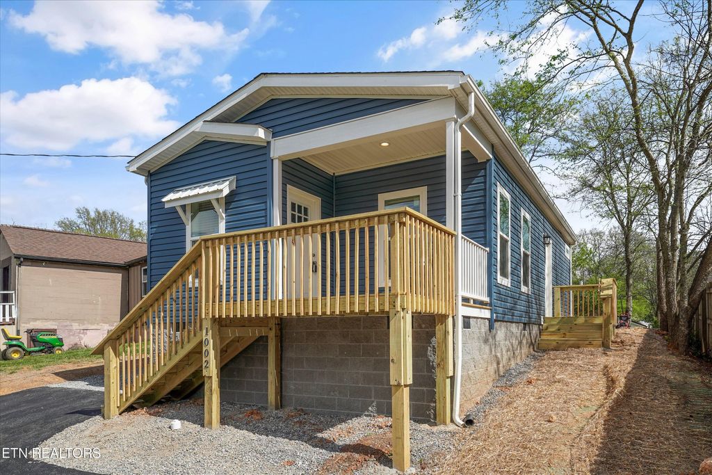 Photo of 1002 Mynders Ave, Maryville, TN 37801 (MLS # 1335106)