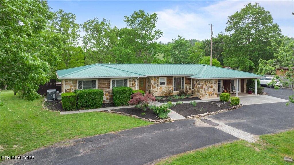 Photo of 446 Oak Run Rd, LaFollette, TN 37766 (MLS # 1300029)