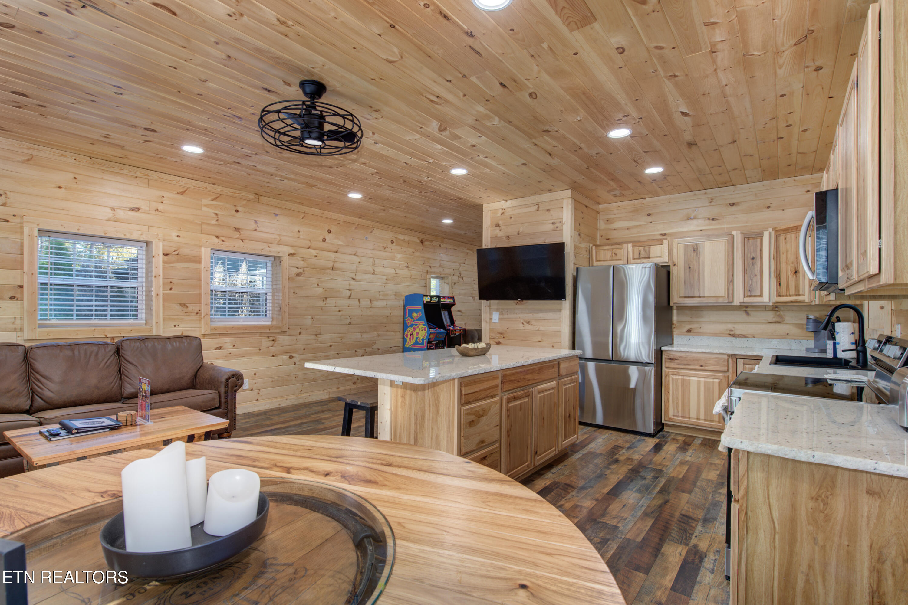 2589/2587 Windfall Estates