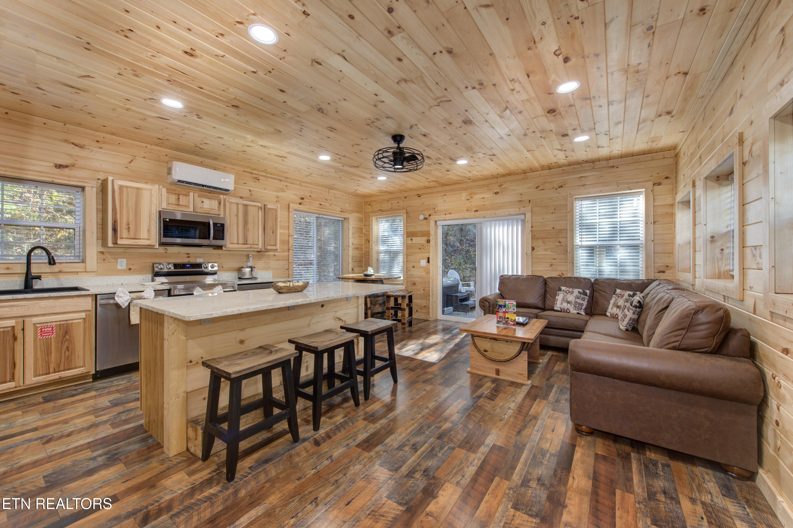 2589/2587 Windfall Estates