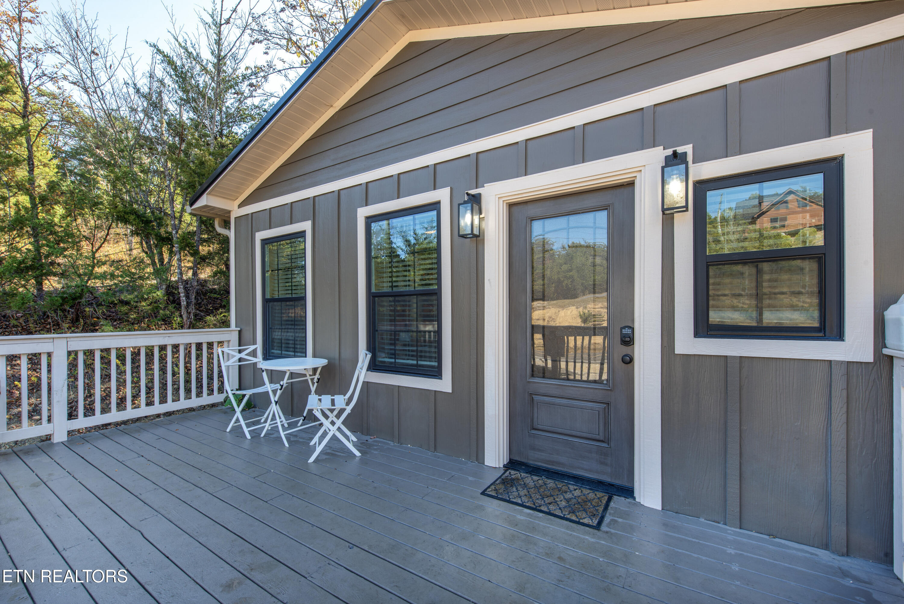 2589/2587 Windfall Estates