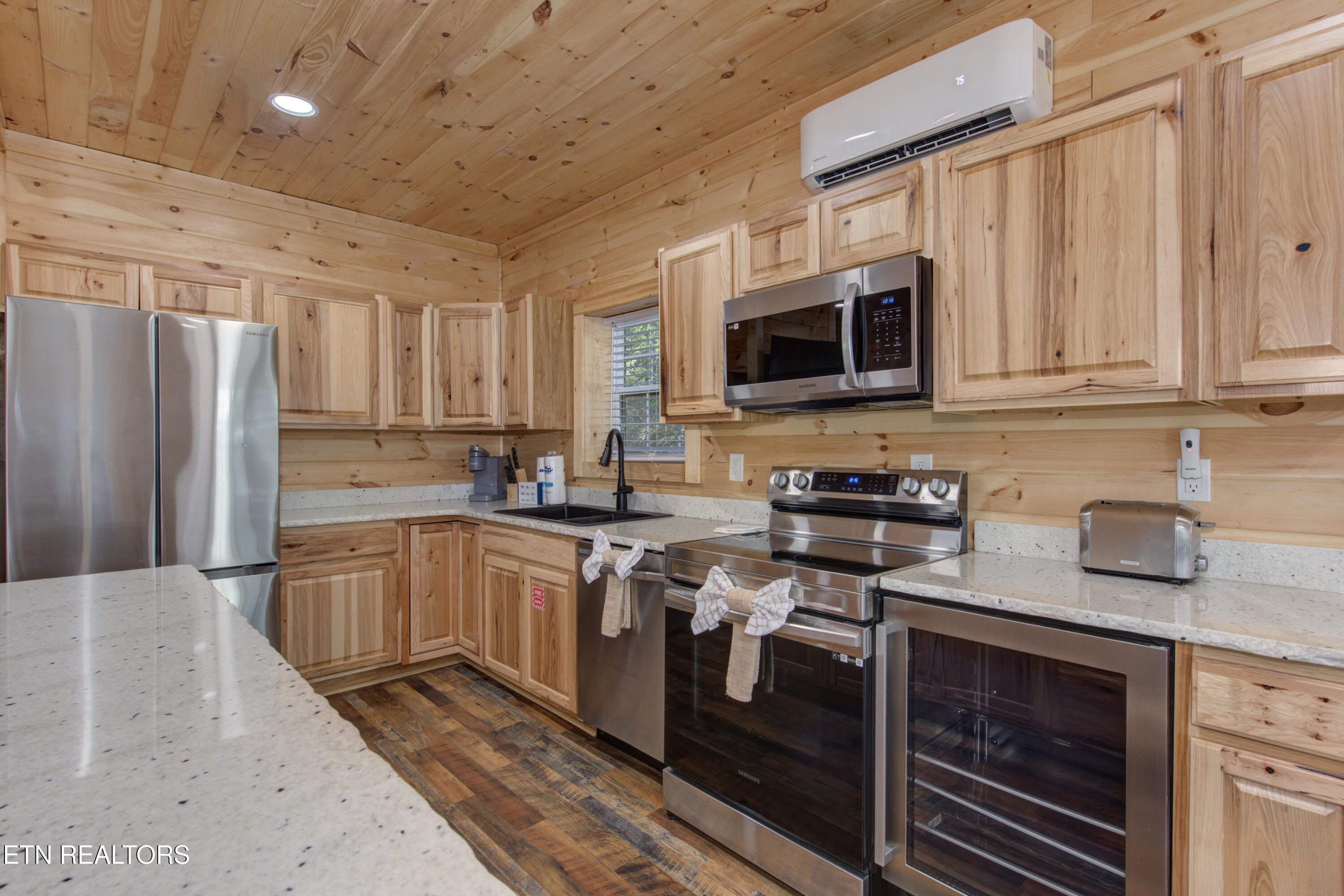 2589/2587 Windfall Estates