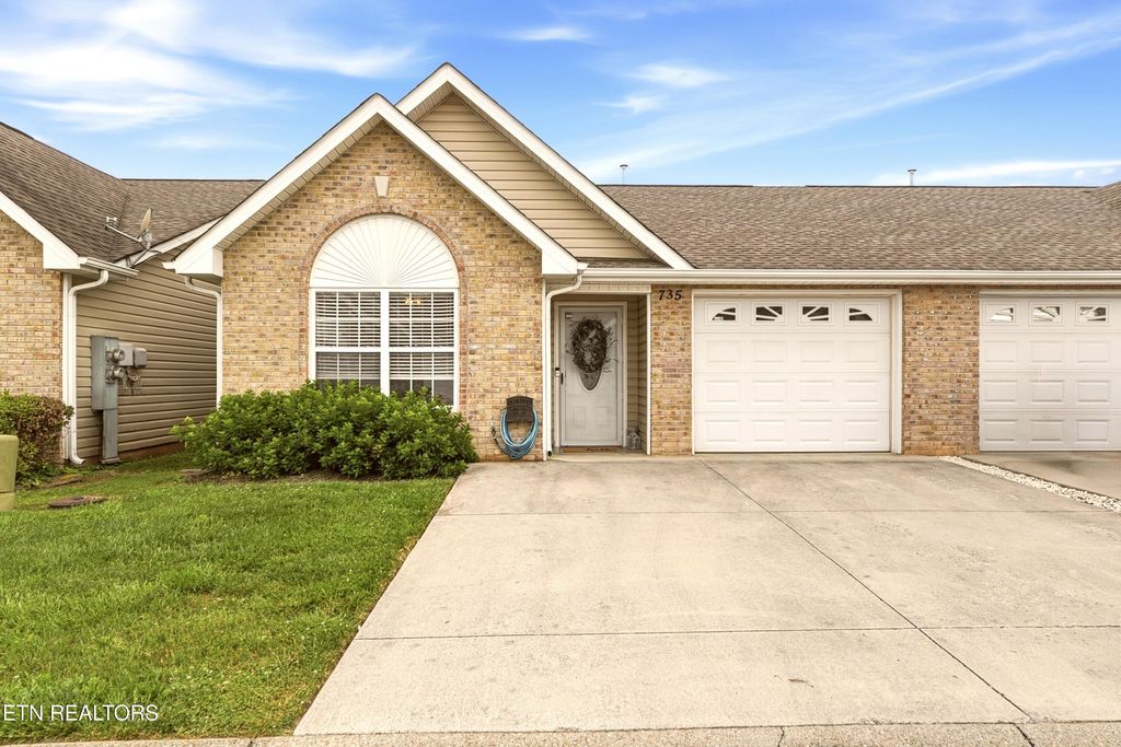 Photo of 735 Greensboro Way, Knoxville, TN 37912 (MLS # 1343974)