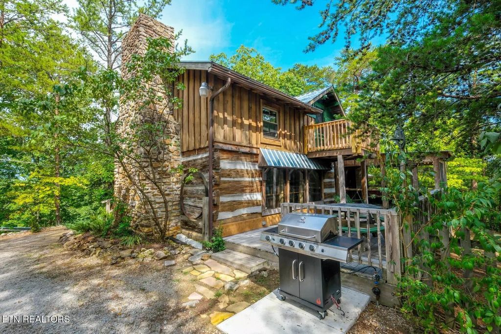 Photo of 867 Lloyd Huskey Rd, Sevierville, TN 37863 (MLS # 1319974)