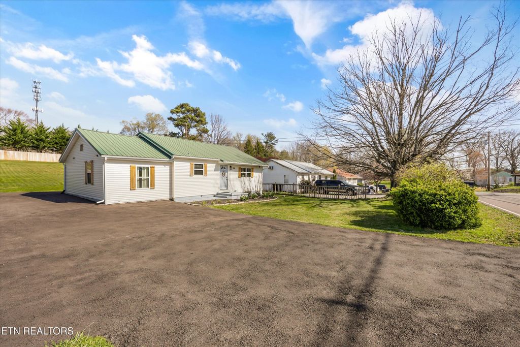 Photo of 2925 Patrick Ave, Maryville, TN 37804 (MLS # 1334146)