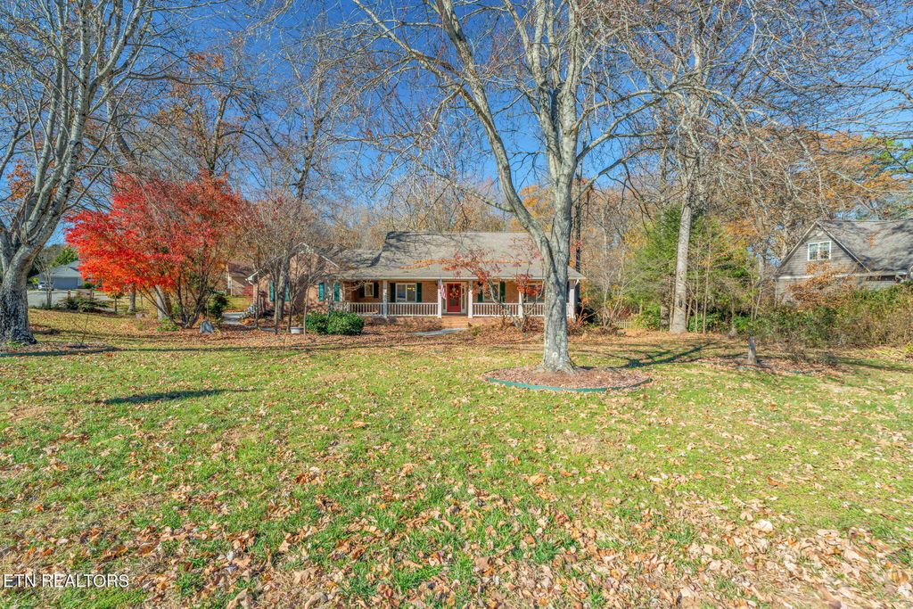 Photo of 1212 N Wingate Way, Maryville, TN 37803 (MLS # 1321727)