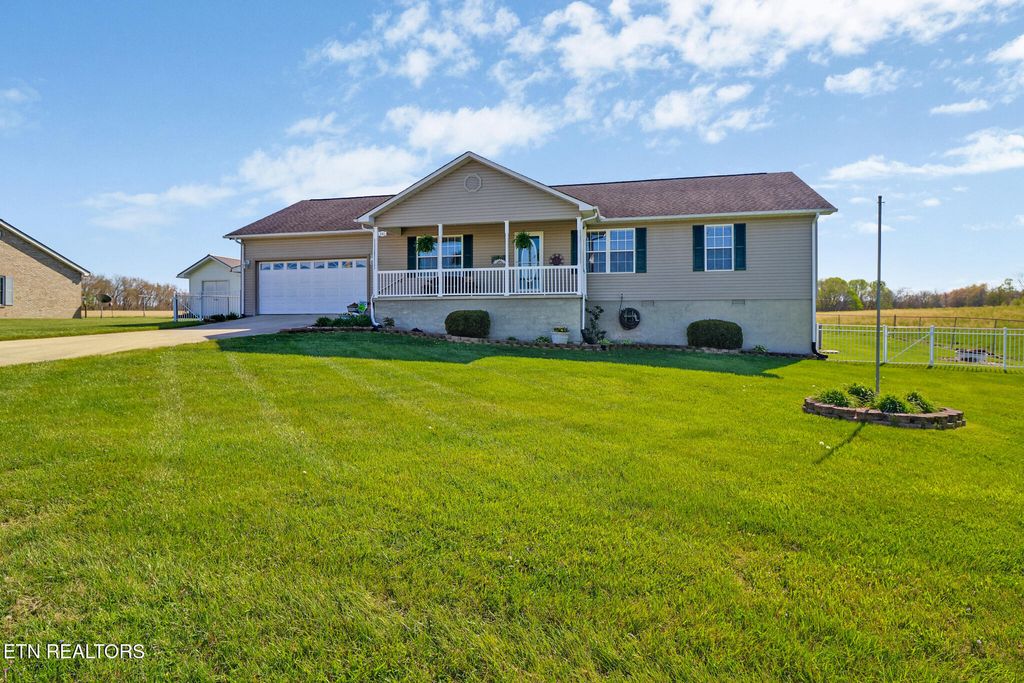 Photo of 341 Jesse Loop, Crossville, TN 38555 (MLS # 1297657)