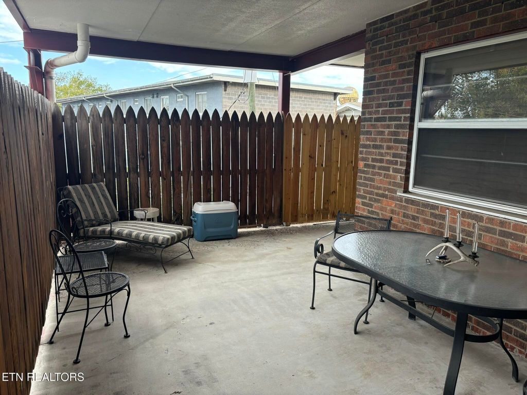 Photo of 1211 Highland Ave #206, Knoxville, TN 37916 (MLS # 1304113)