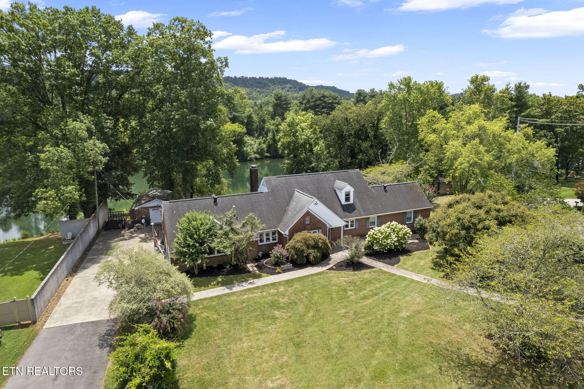 407 Eagle Bend Lane
