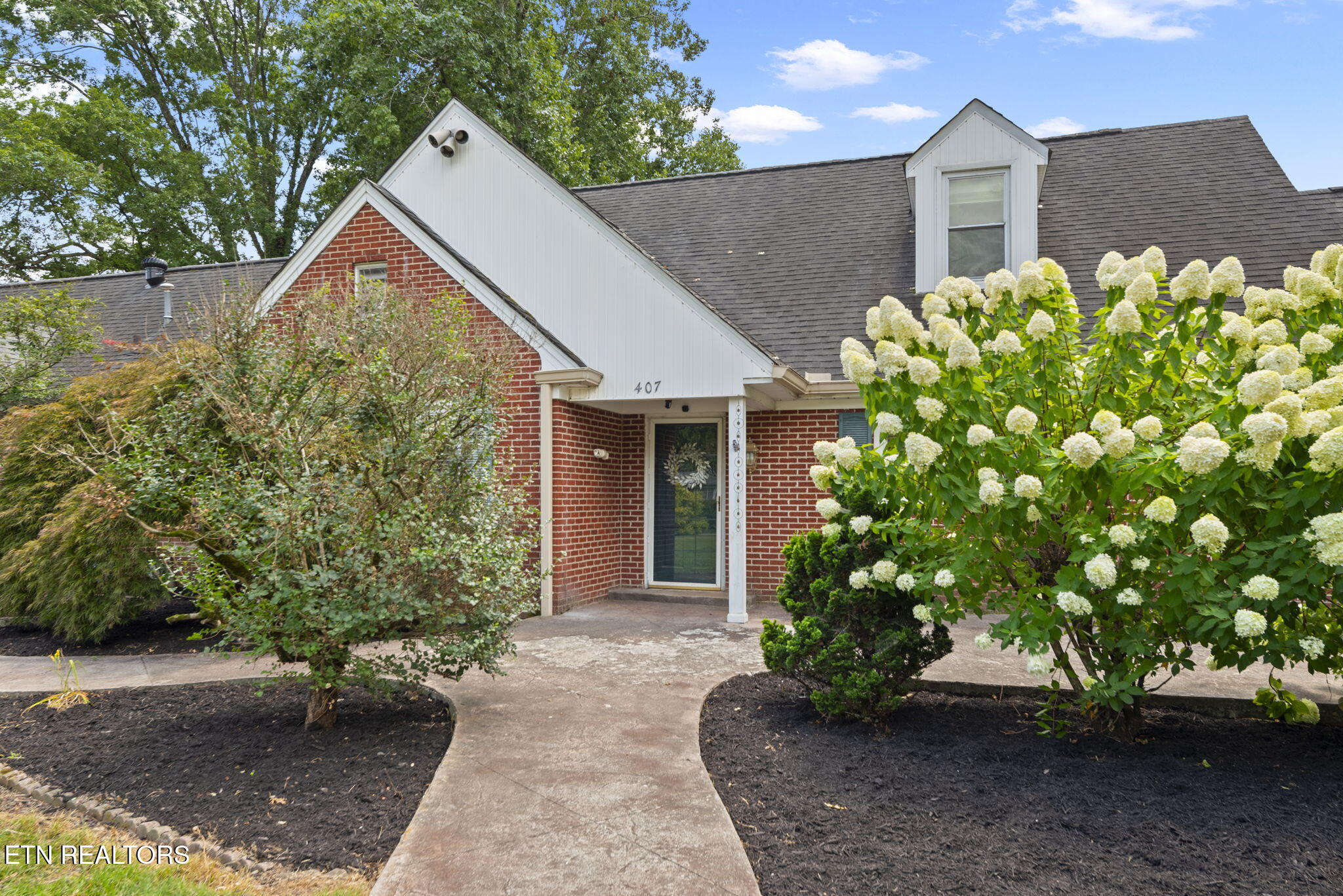 407 Eagle Bend Lane
