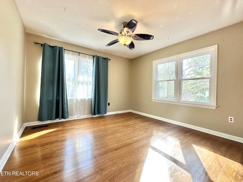 Tiny photo for 407 Eagle Bend Lane, Clinton, TN 37716 (MLS # 1310713)