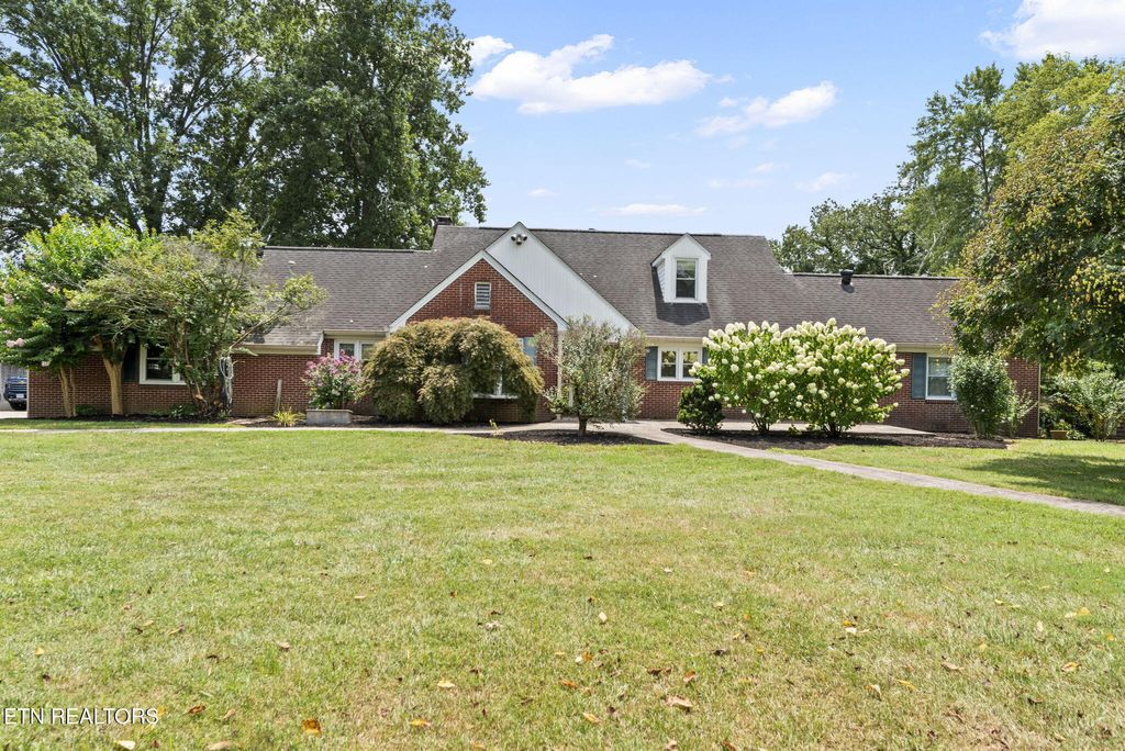 Photo of 407 Eagle Bend Lane, Clinton, TN 37716 (MLS # 1310713)
