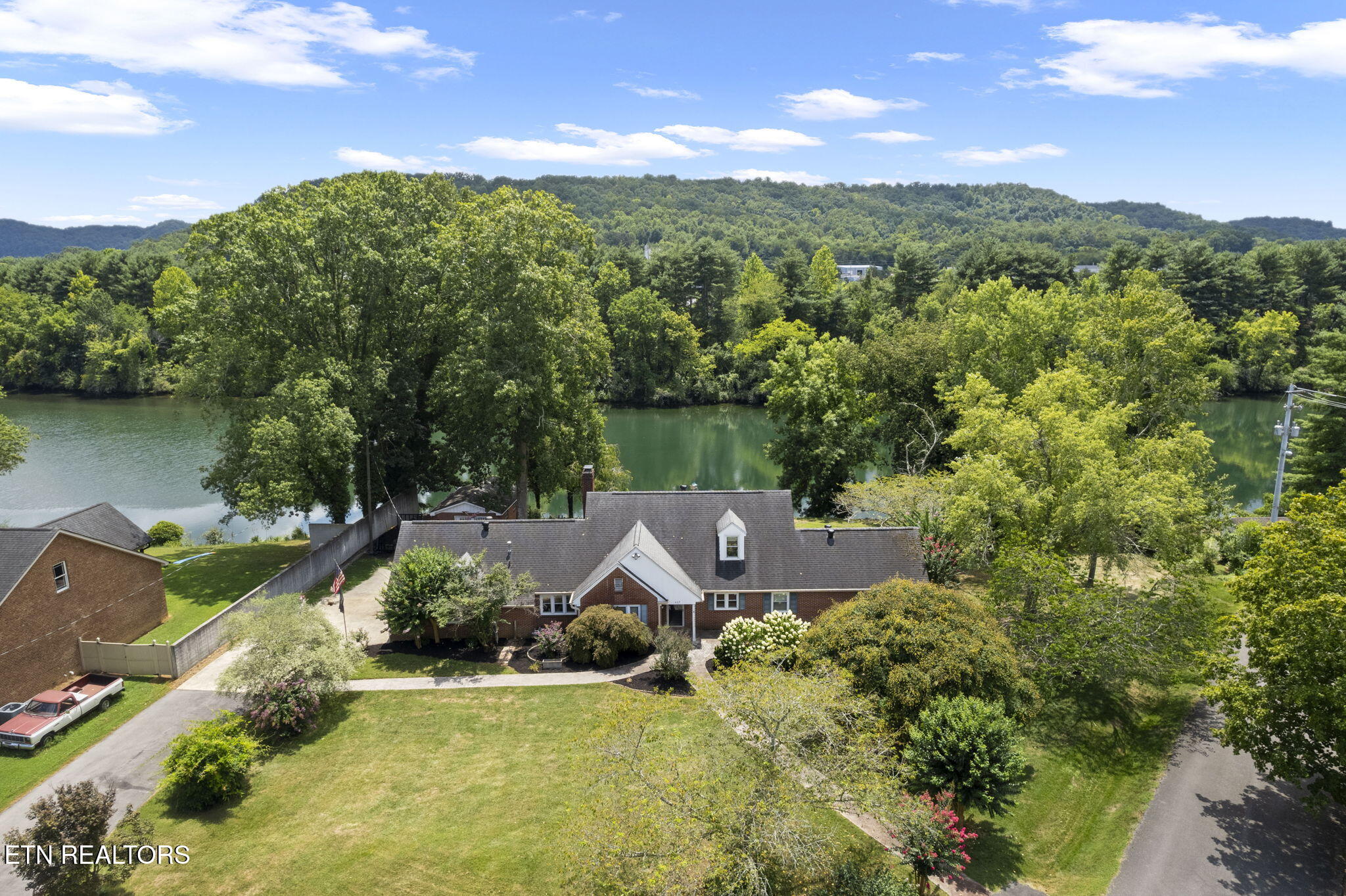 407 Eagle Bend Lane