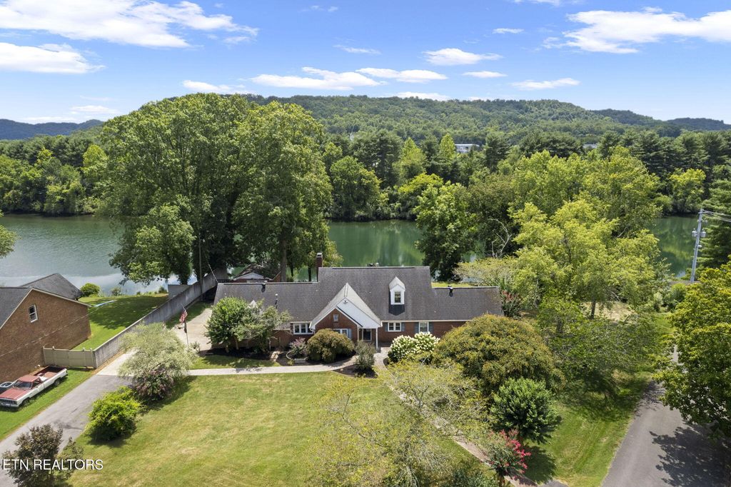 Photo of 407 Eagle Bend Lane, Clinton, TN 37716 (MLS # 1310713)