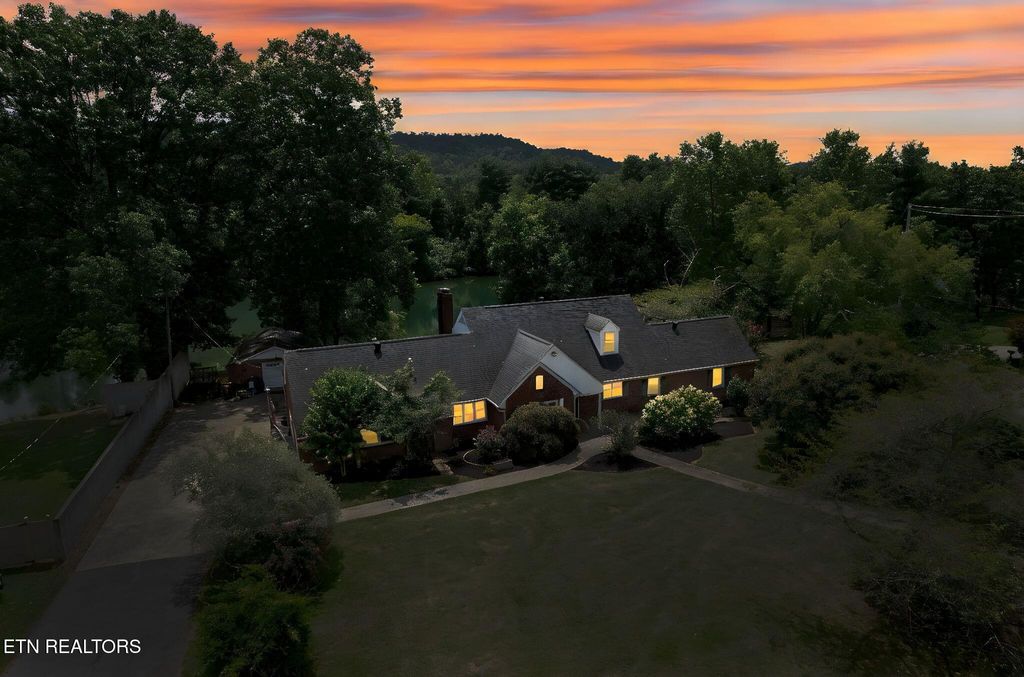 Photo of 407 Eagle Bend Lane, Clinton, TN 37716 (MLS # 1310713)