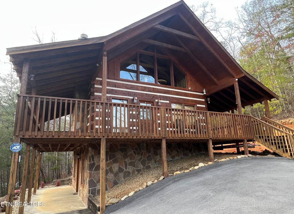 Photo of 1554 Bear Valley Rd, Sevierville, TN 37876 (MLS # 1330415)
