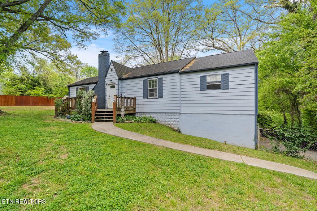 Photo of 305 Gilbert Lane, Knoxville, TN 37920 (MLS # 1337112)