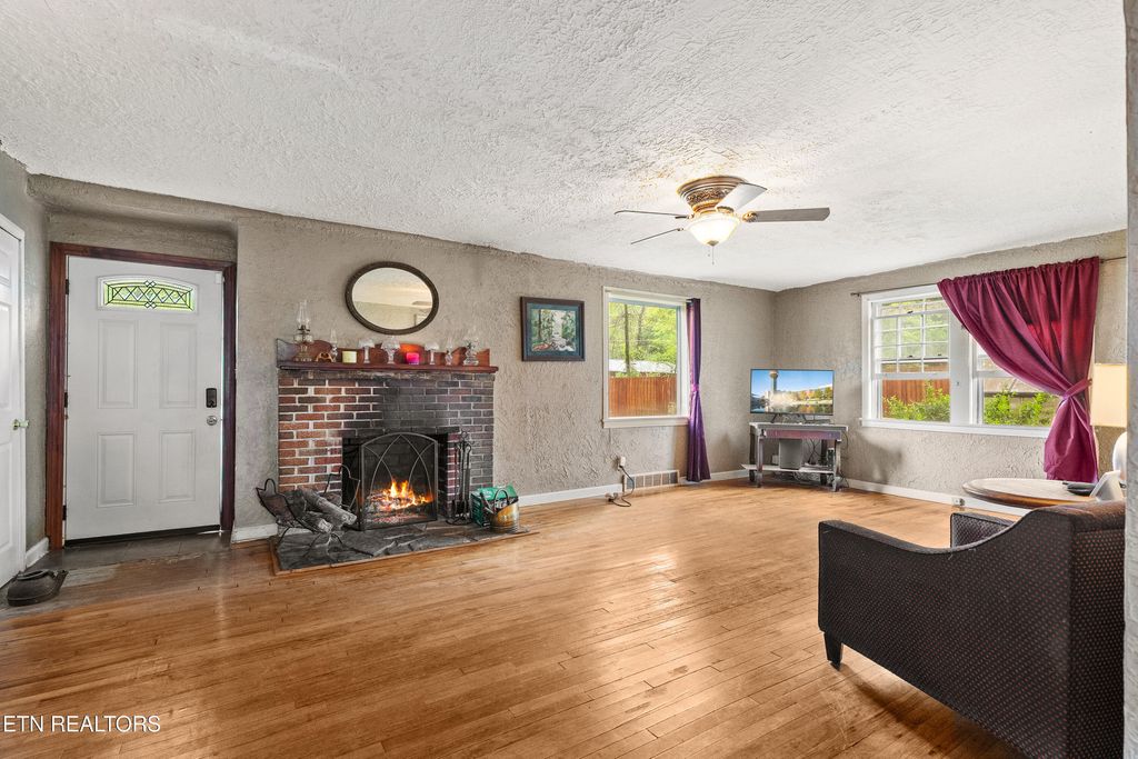 Photo of 305 Gilbert Lane, Knoxville, TN 37920 (MLS # 1337112)