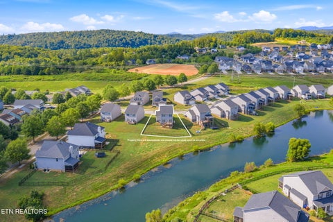 Tiny photo for 105 E Fortenberry St, Oak Ridge, TN 37830 (MLS # 1354974)