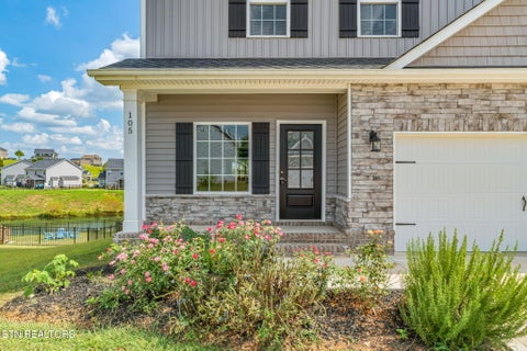 Tiny photo for 105 E Fortenberry St, Oak Ridge, TN 37830 (MLS # 1354974)