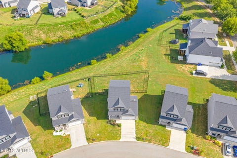 Tiny photo for 105 E Fortenberry St, Oak Ridge, TN 37830 (MLS # 1354974)