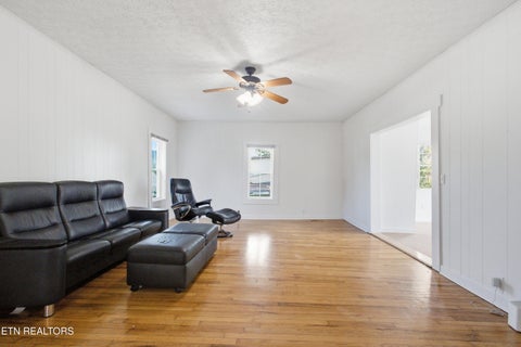 Tiny photo for 409 Walden Ave, Harriman, TN 37748 (MLS # 1356201)