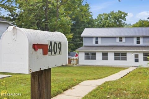 Tiny photo for 409 Walden Ave, Harriman, TN 37748 (MLS # 1356201)