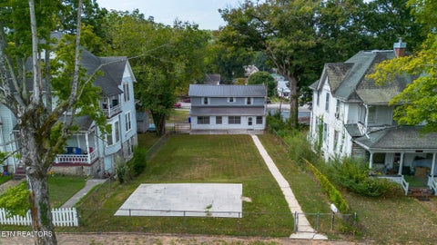 Tiny photo for 409 Walden Ave, Harriman, TN 37748 (MLS # 1356201)