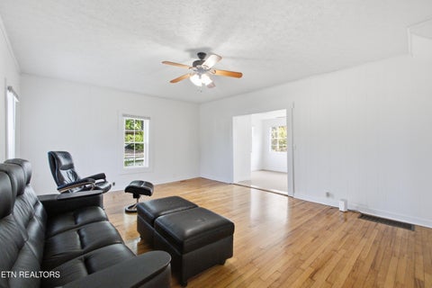 Tiny photo for 409 Walden Ave, Harriman, TN 37748 (MLS # 1356201)
