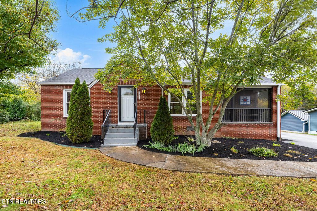 Photo of 2327 Woodrow Drive, Knoxville, TN 37918 (MLS # 1322432)