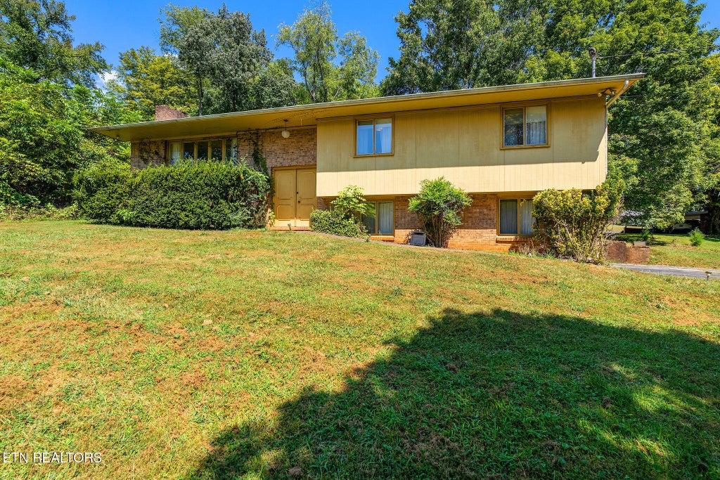 Photo of 220 Brookfield Drive, Kingsport, TN 37663 (MLS # 1354530)